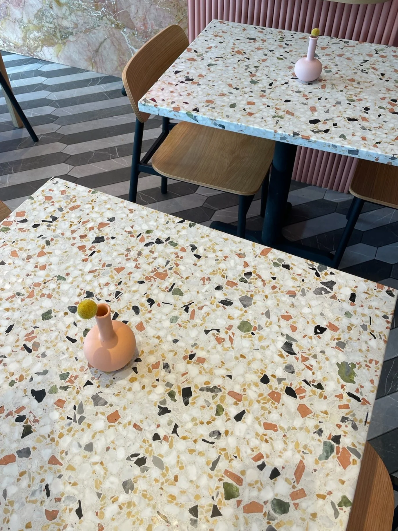 in stock // rivi square // alabaster pomelo mix 32"x32"x1-1/4"