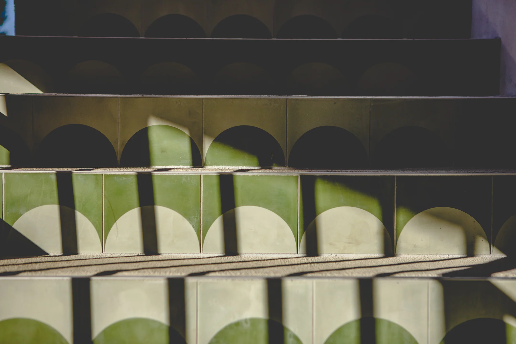 in stock // strands // del sol // arch - field: quietude, accent: moss - Image 3